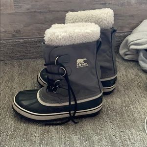 Sorel snow boots, water proof